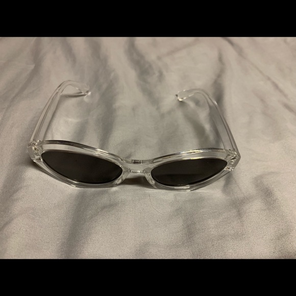 Trendy Small Sunglasses! - Picture 2 of 3